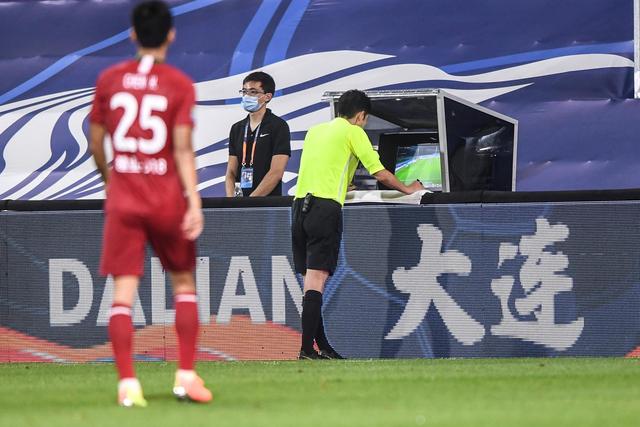主场输日本19分靠生死战晋级，中国男篮新四大天王庞峥麟、李弘权、王俊杰、徐昕，谁是未来10年门面
